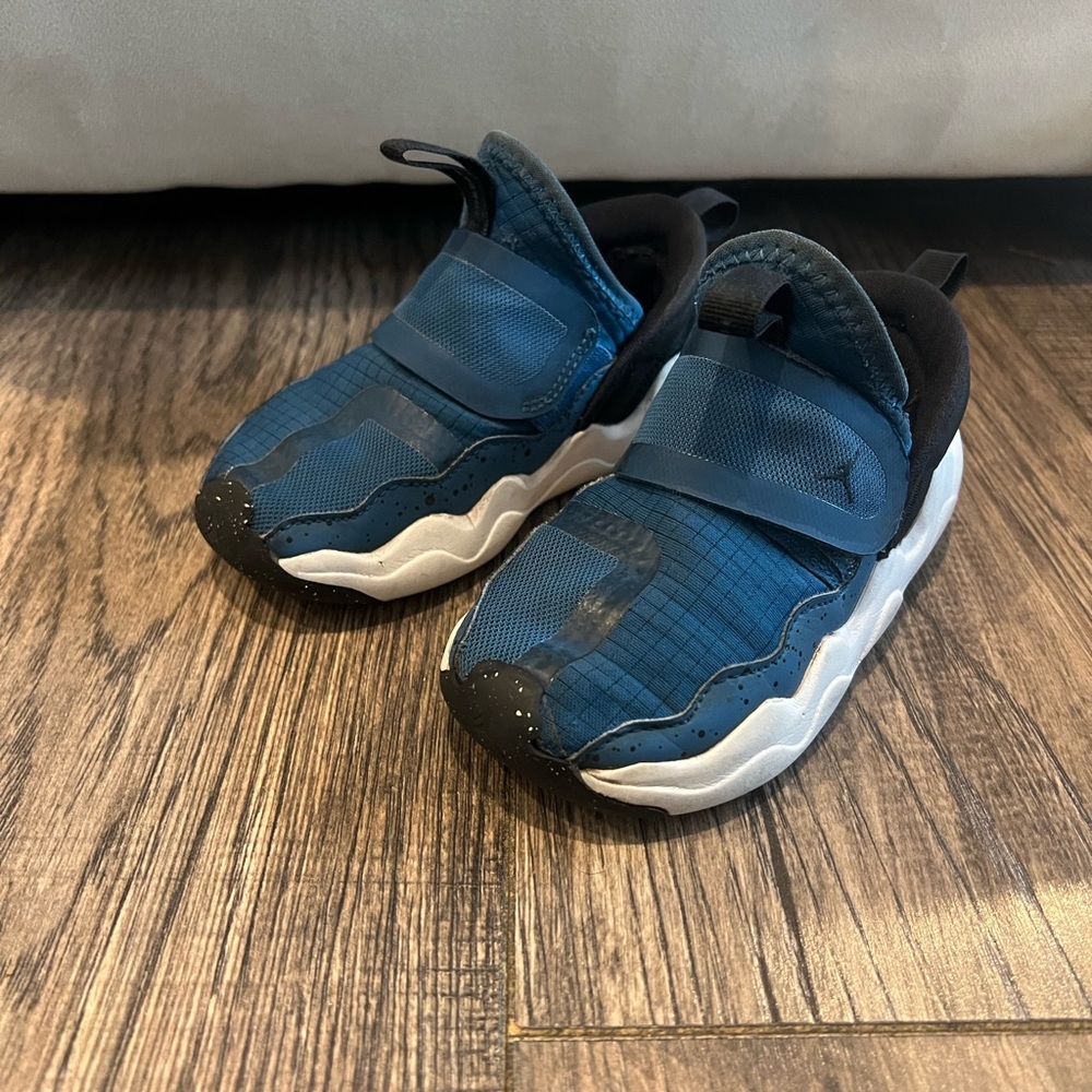Nike Air Jordan 23SEVEN blue + black slip on toddler size 8c